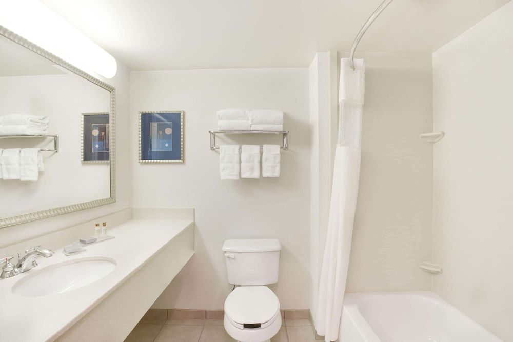 Room, 2 Queen Beds, Accessible, Non Smoking (Mobility, Bathub W/grab Bars)