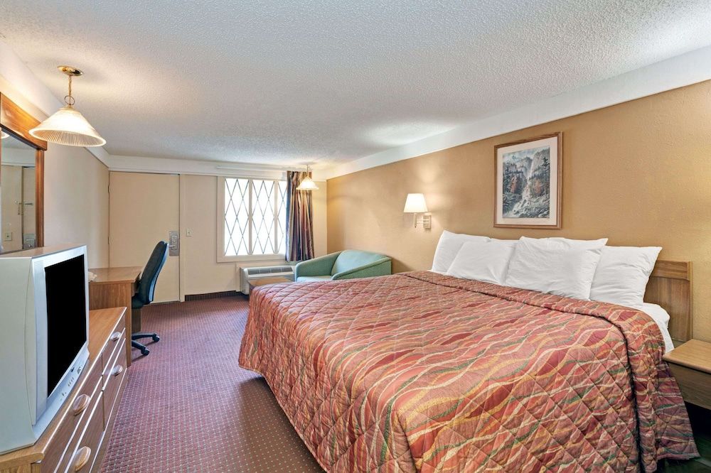 Room, 1 King Bed, Smoking