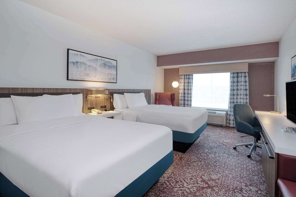Room, 2 Queen Beds, Mountain View