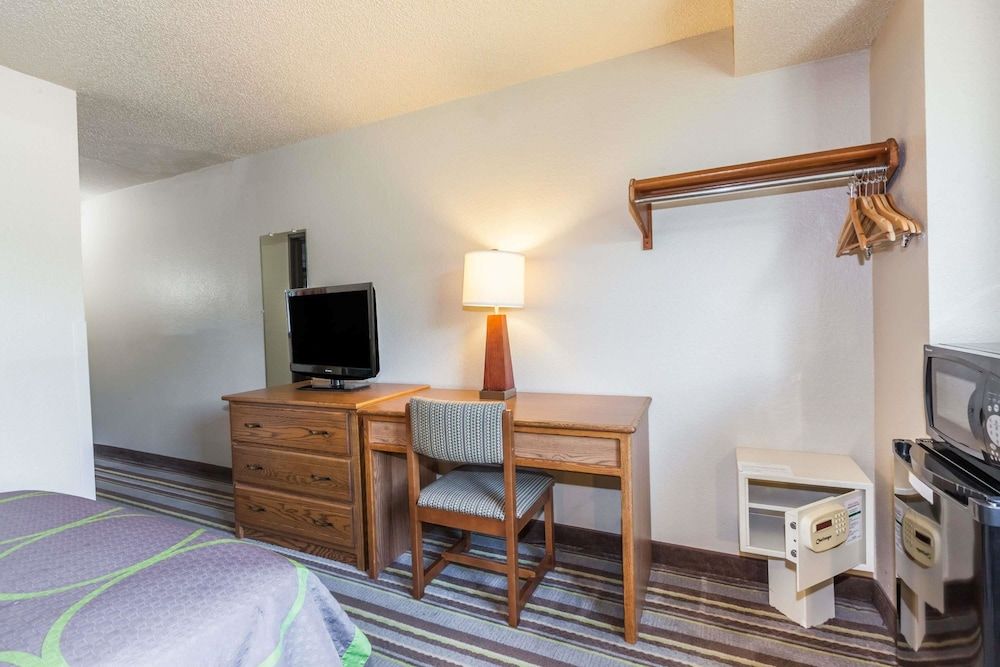 Standard Room, 1 Queen Bed