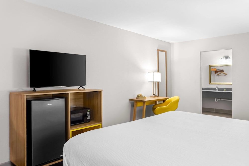 Room, 1 King Bed, Non Smoking