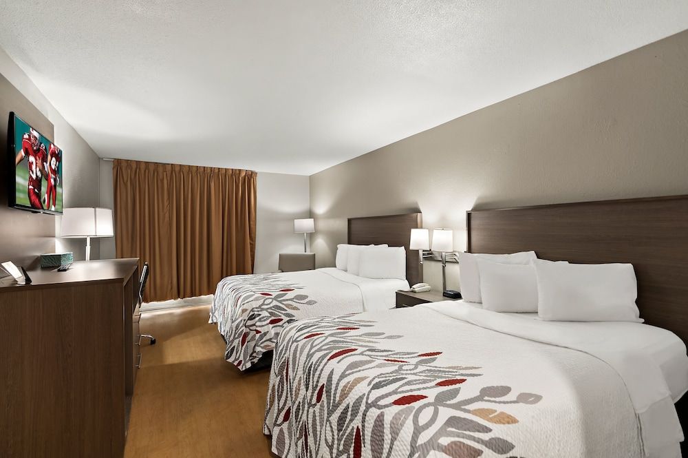 Red Roof Inn Martinsburg Deluxe Room, 2 Double Beds (Smoke Free)