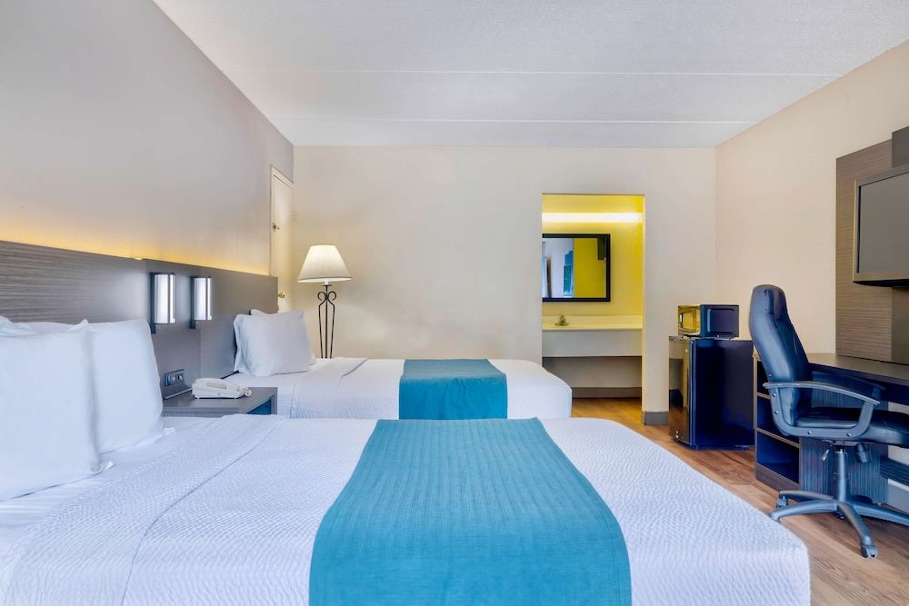 Deluxe Room, 2 Double Beds, Non Smoking, Refrigerator & Microwave