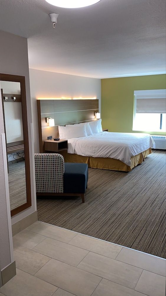 Suite, 1 King Bed (Extra Floor Space)