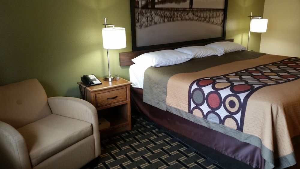 Room (1 King Bed)