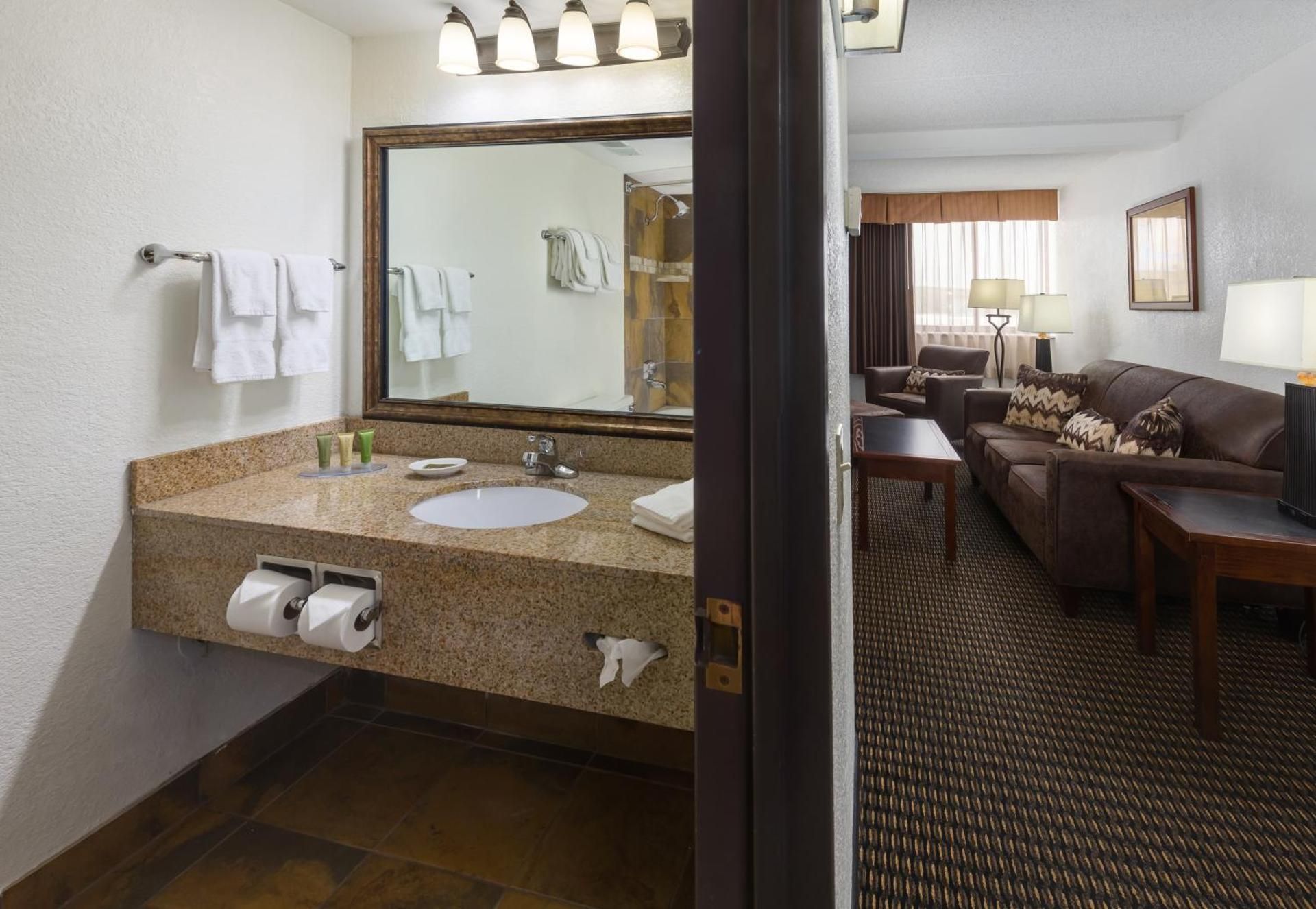 Queen Suite - Not Pet Friendly
