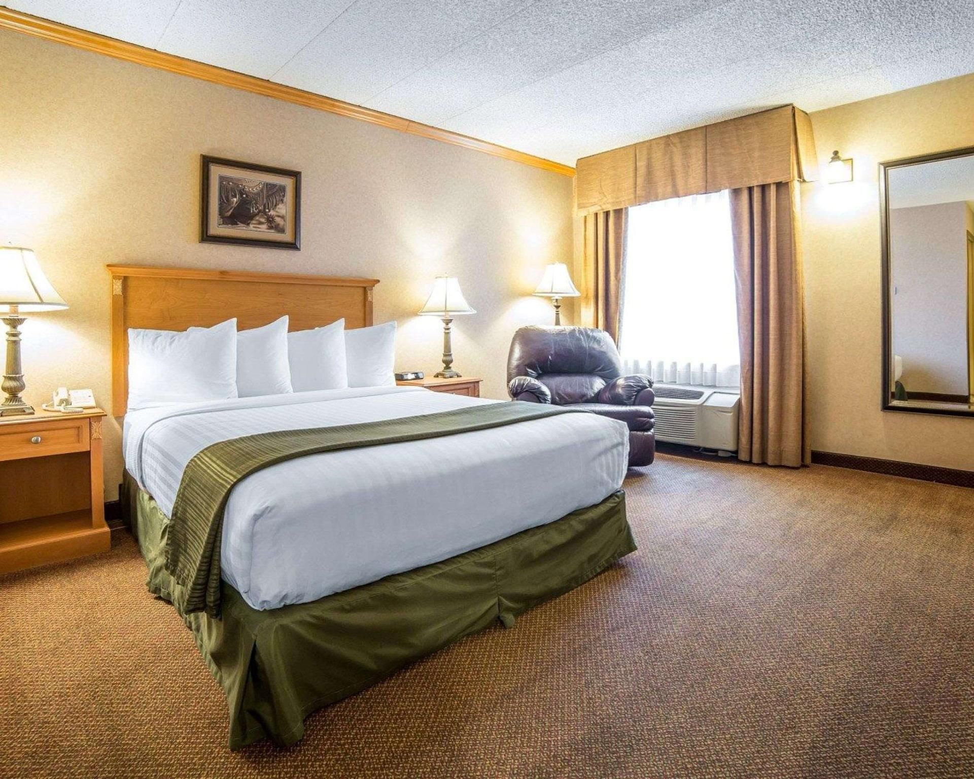 1 Queen Bed, Nonsmoking, Accessible