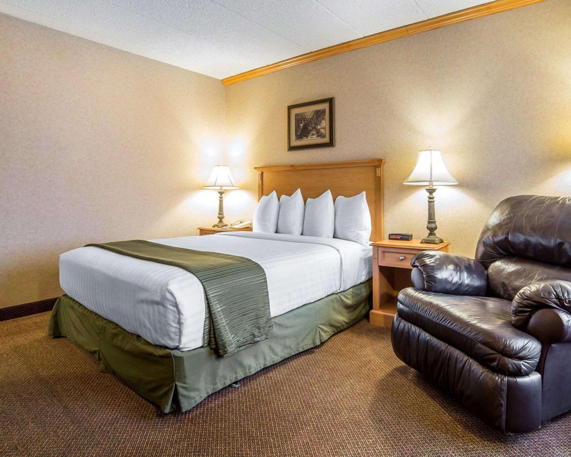 1 Queen Bed, Nonsmoking, Accessible