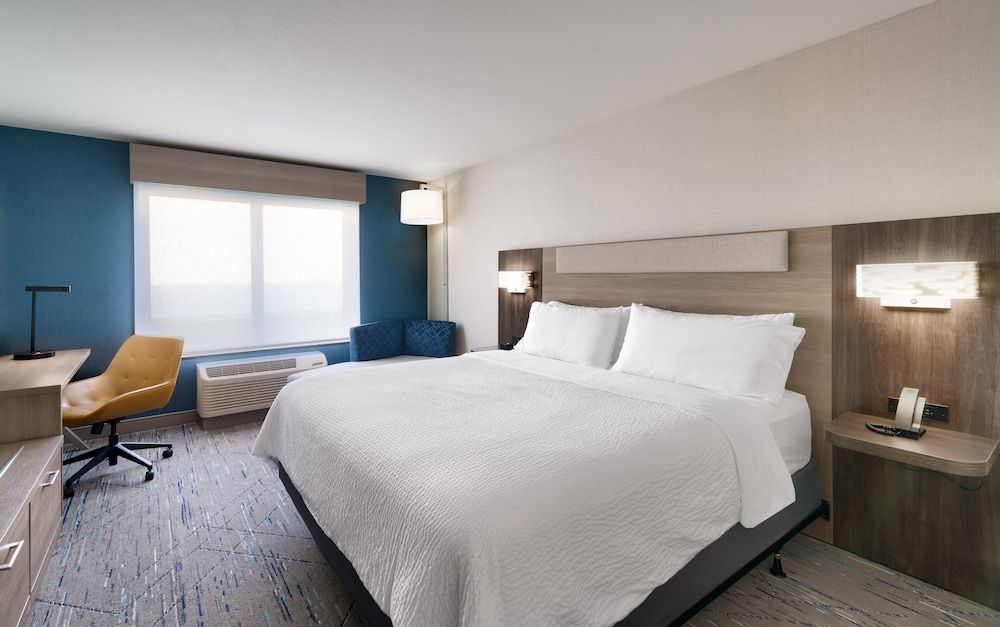 Standard Room, 1 King Bed, Accessible (Mobility)
