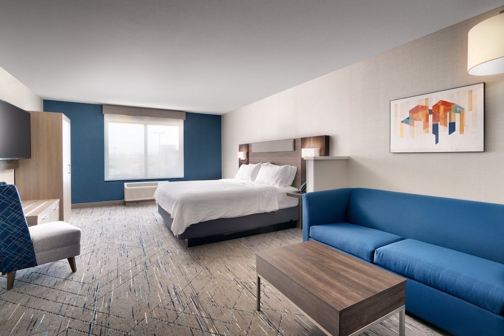 Suite, 1 King Bed, Mobility Accessible (Roll-In Shower)