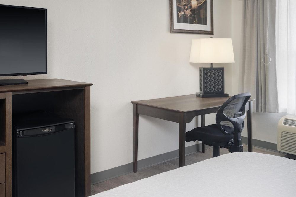 Best Western Plus Frontier Inn Standard Room, 1 King Bed, Non Smoking, Refrigerator & Microwave 4