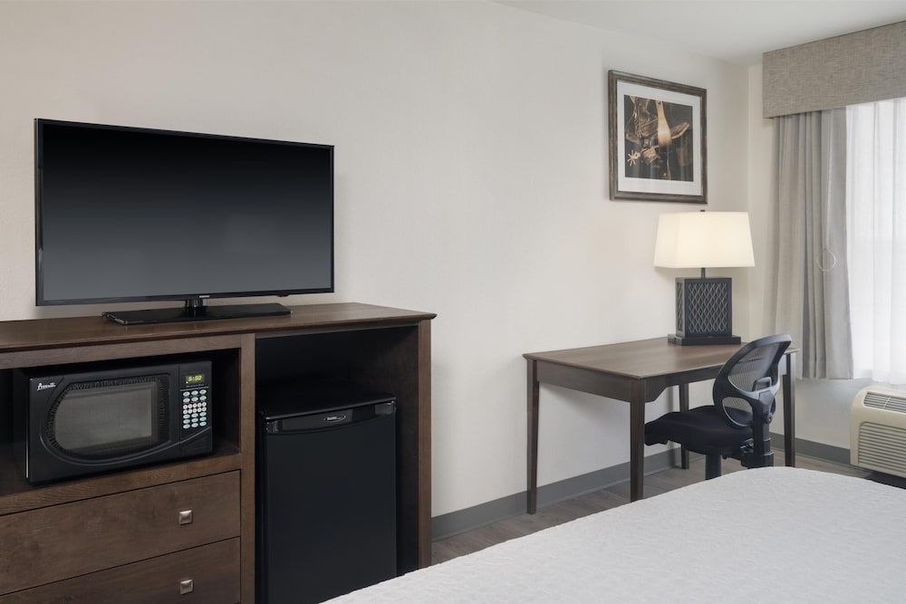 Best Western Plus Frontier Inn Standard Room, 1 King Bed, Accessible, Bathtub 4