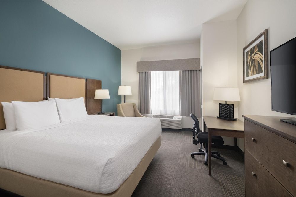 Best Western Plus Frontier Inn Standard Room, 1 King Bed, Non Smoking, Refrigerator & Microwave 2