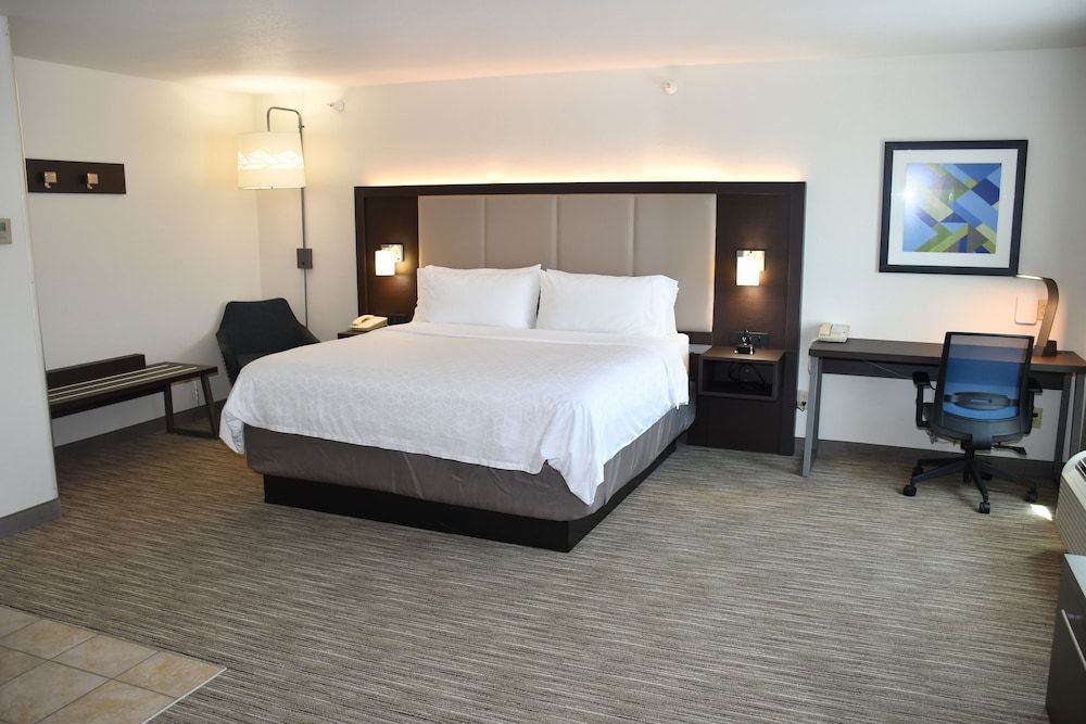 Standard Room, 1 King Bed (Extra Floor Space)