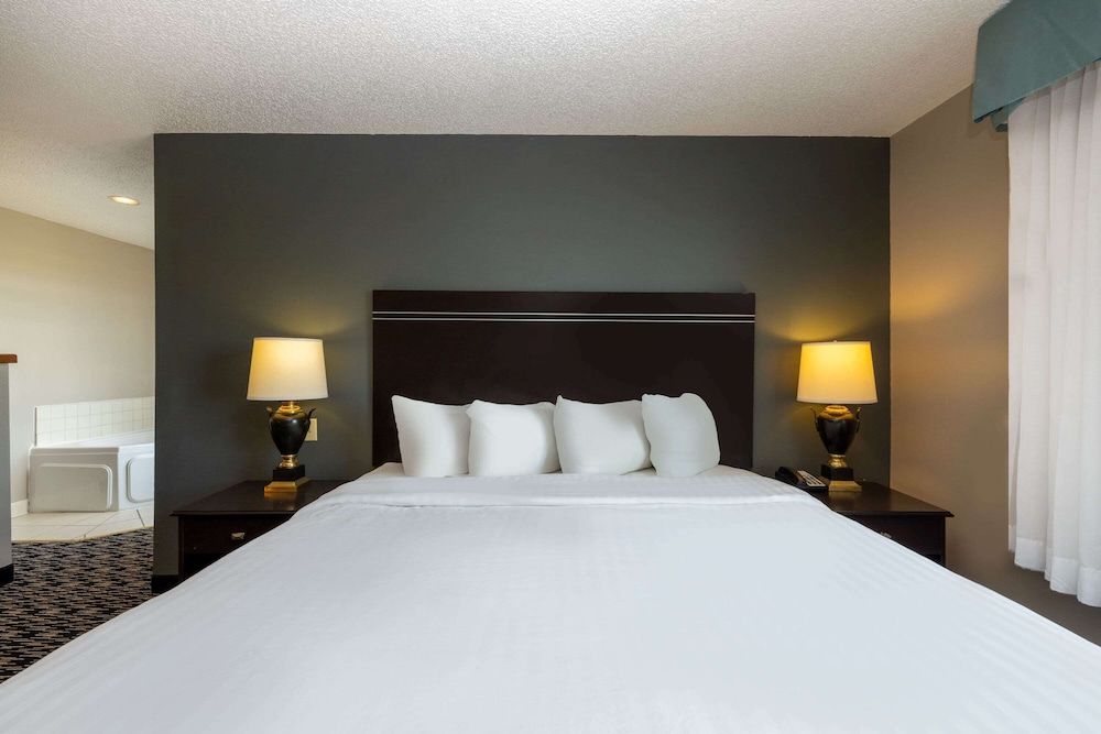 Suite, 1 King Bed, Hot Tub