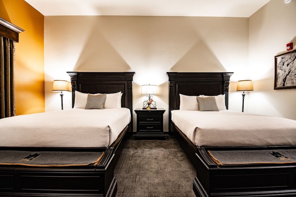 Grand Room, Not Pet Friendly, 2 Queen Beds