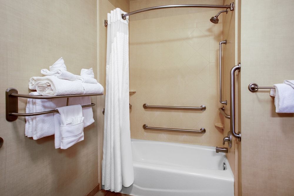 Standard Room, 1 King Bed, Accessible (Accessible Tub)