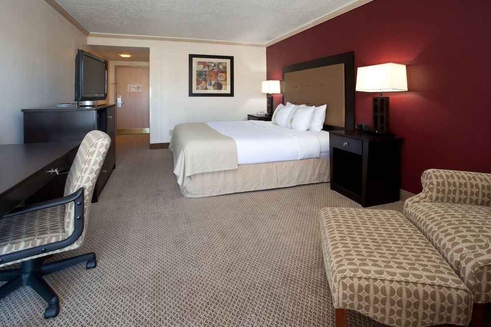 Premium Room, 1 King Bed, Jetted Tub