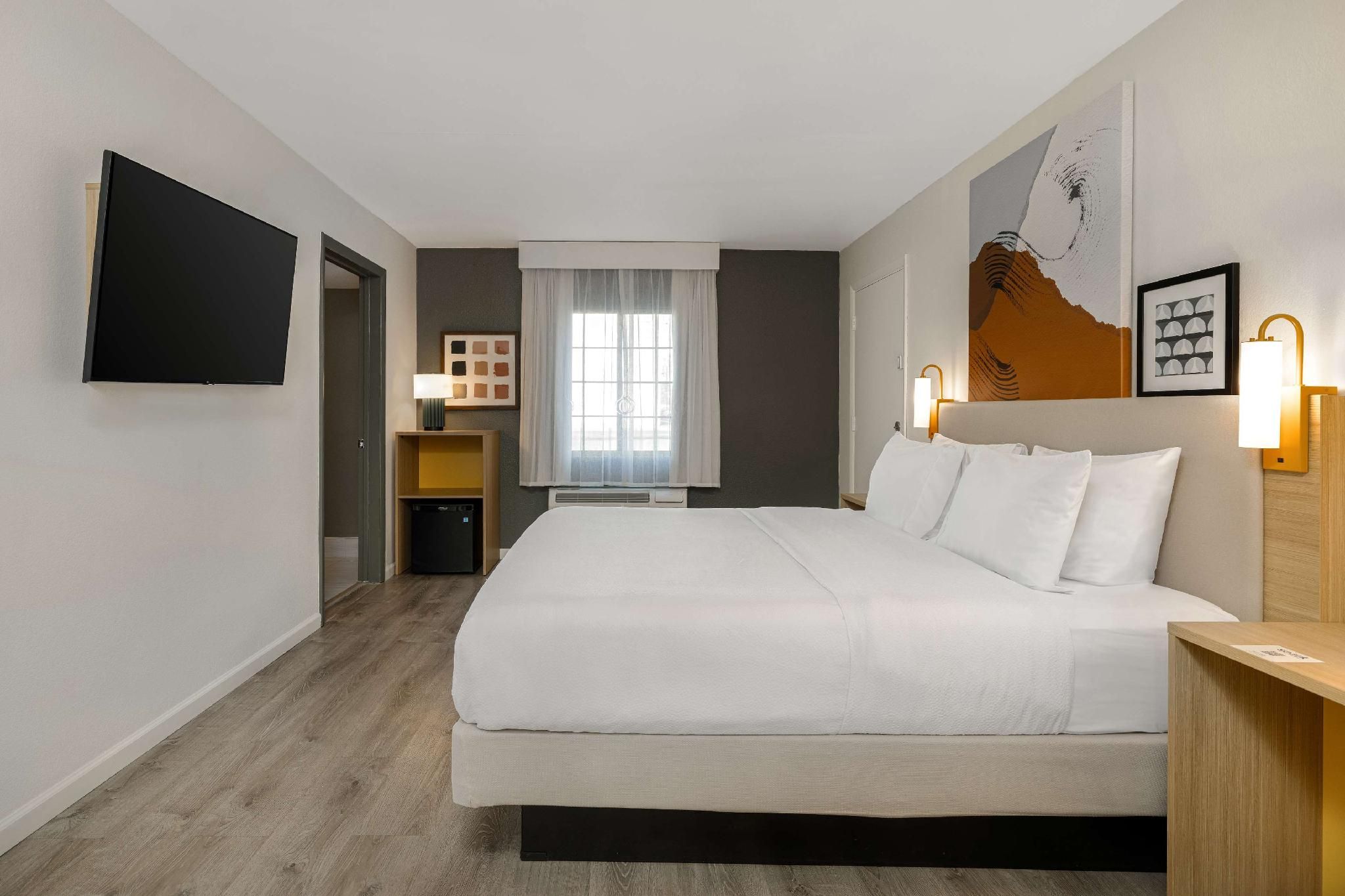 1 King Bed Hearing Accessible