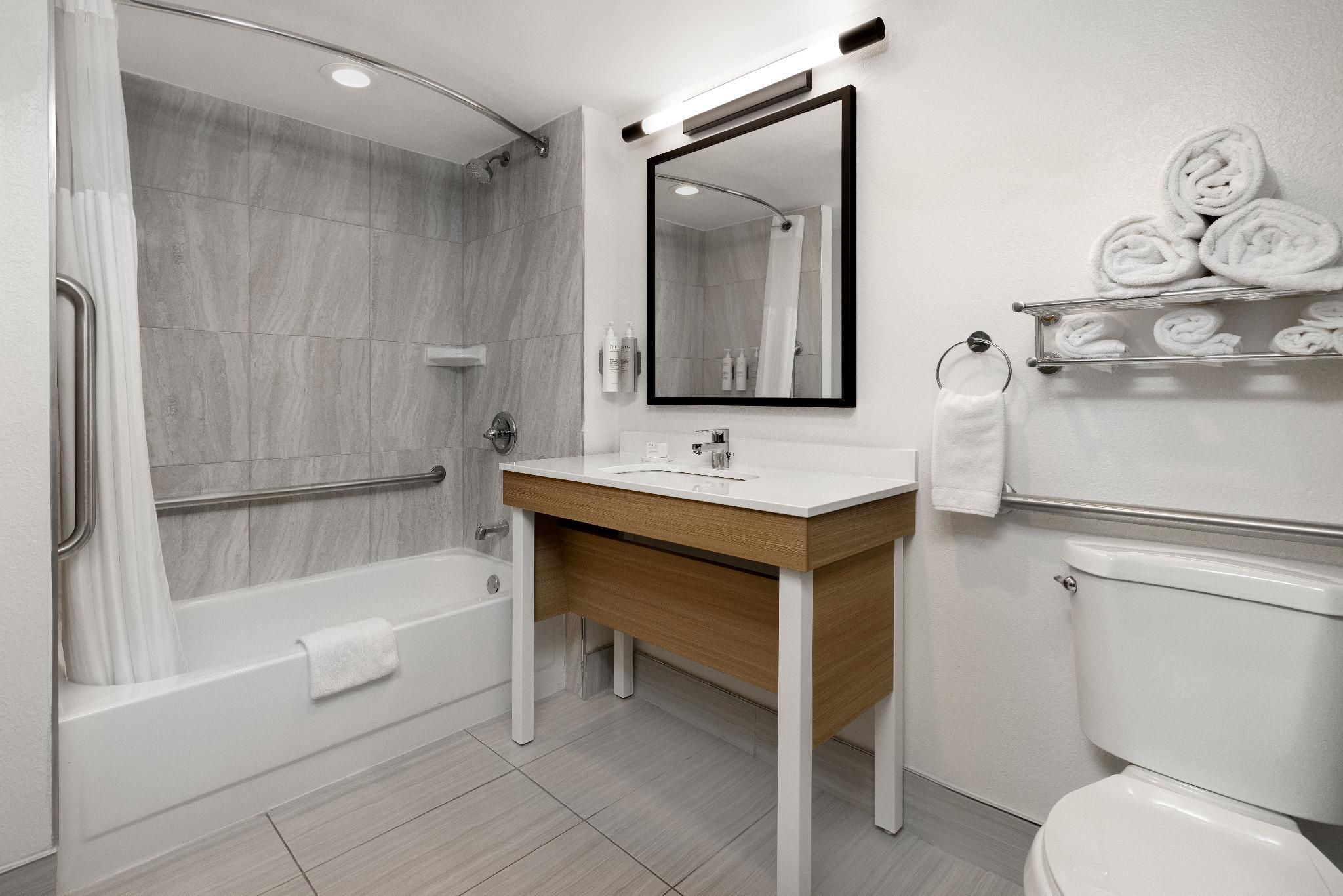 1 King Bed Hearing Accessible