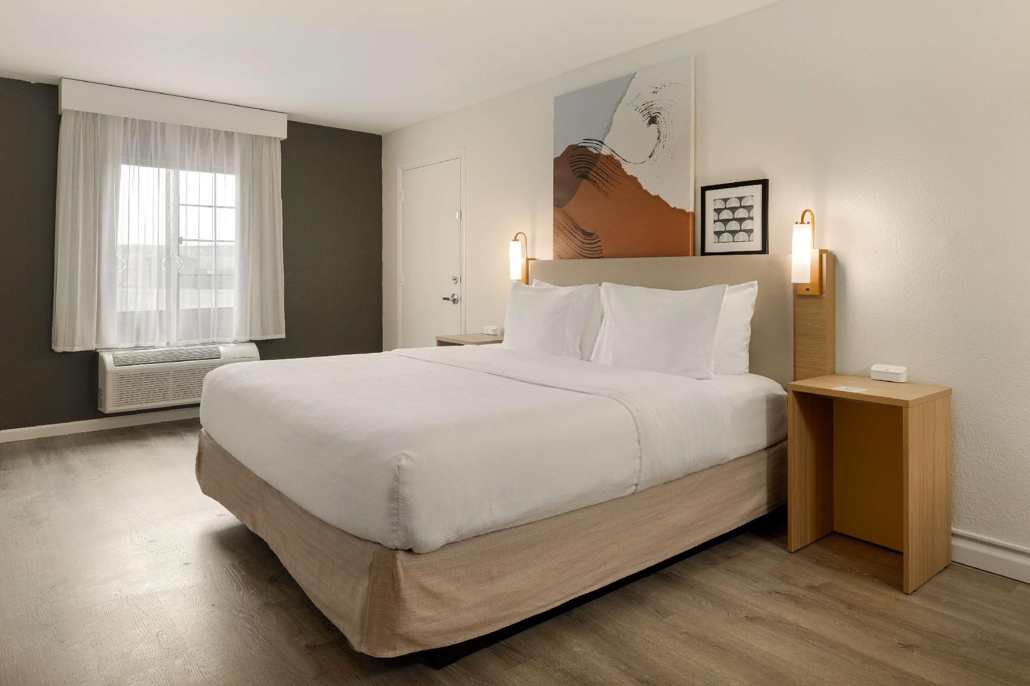 Spark by Hilton Rock Springs 1 King Bed 