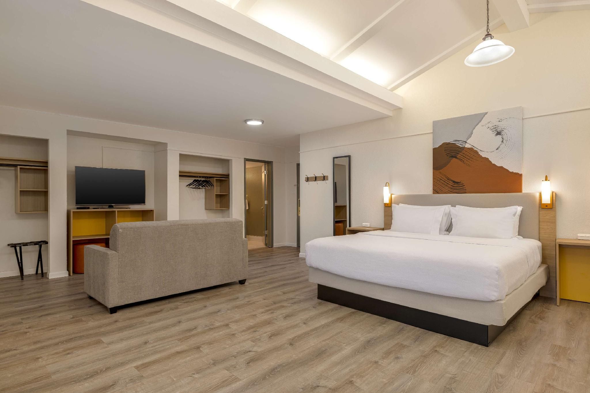 Spark by Hilton Rock Springs 1 KING STUDIO SUITE