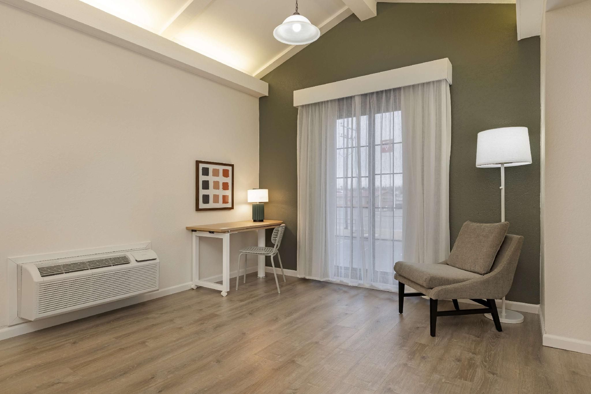 Spark by Hilton Rock Springs 1 KING STUDIO SUITE 2