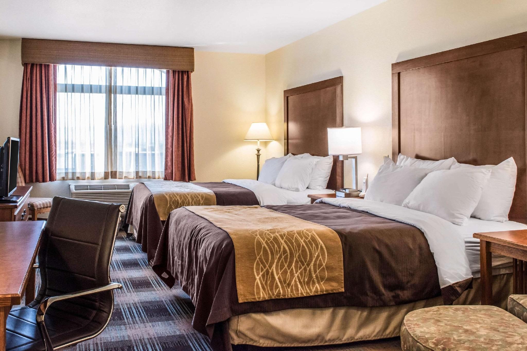 2 Double Beds, Efficiency, Nonsmoking