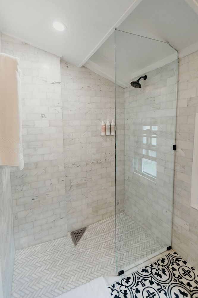 King Christian Hotel Deluxe Suite, 1 Bedroom, Ocean View 5