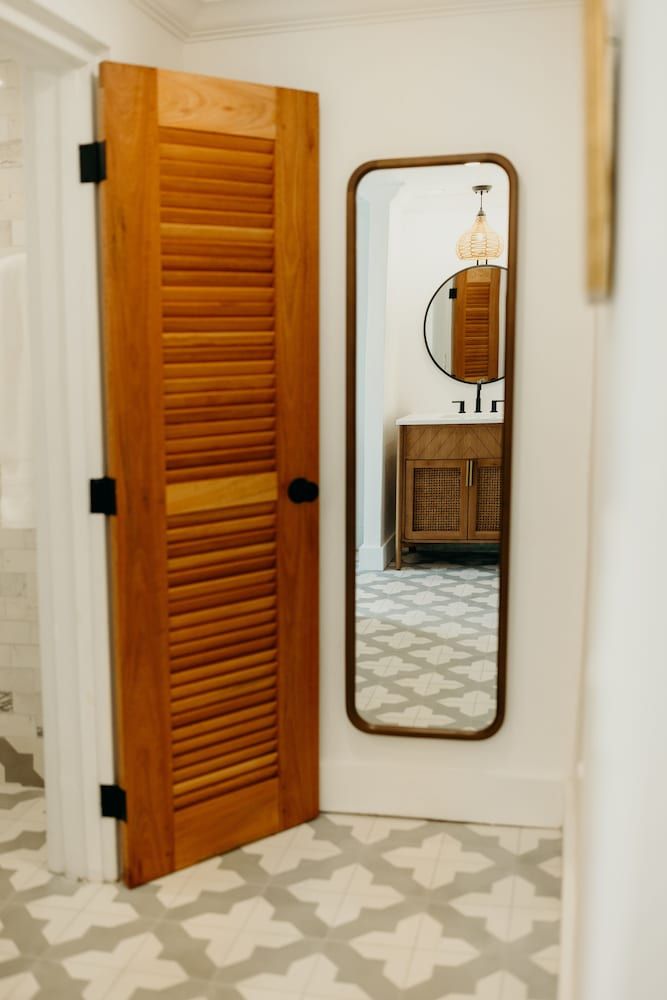 King Christian Hotel Deluxe Room, 2 Queen Beds, Balcony, Ocean View 6