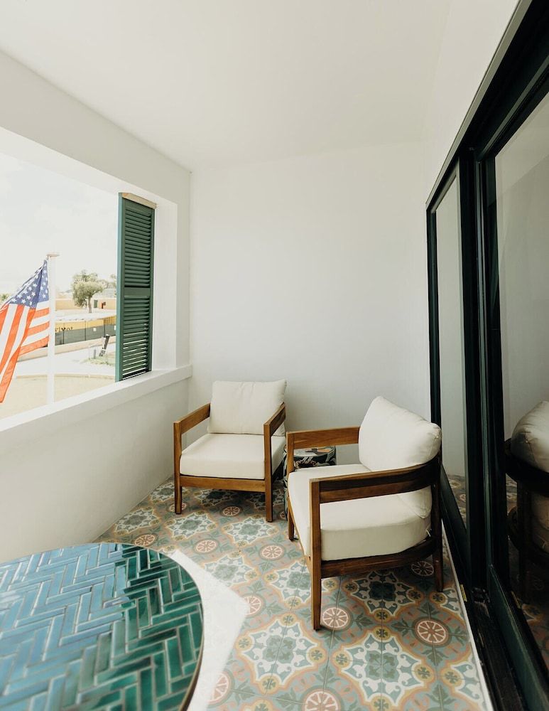 King Christian Hotel Deluxe Room, 2 Queen Beds, Balcony, Ocean View 3