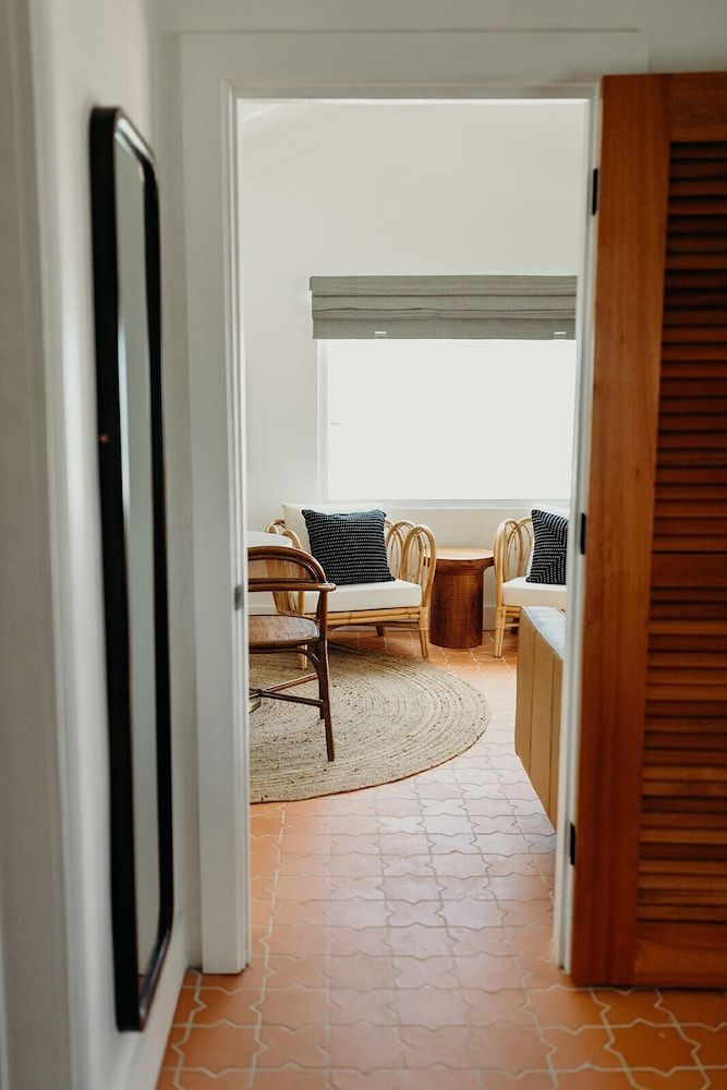 King Christian Hotel Deluxe Suite, 1 Bedroom, Ocean View 9