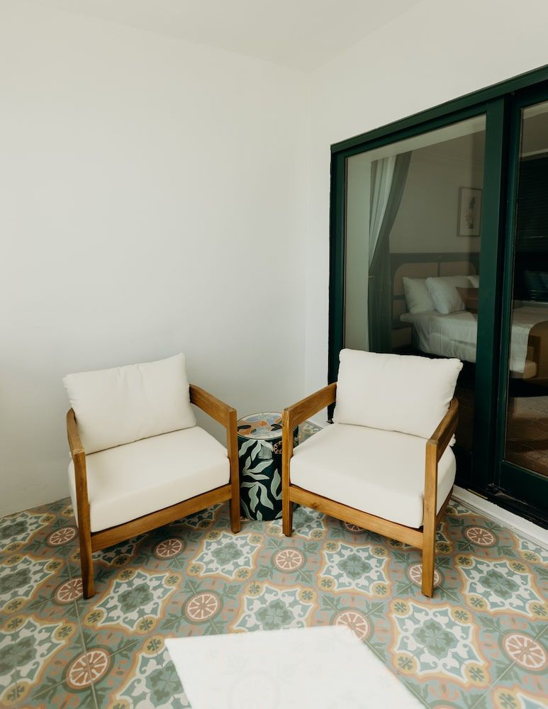 King Christian Hotel Deluxe Room, 2 Queen Beds, Balcony, Ocean View 13