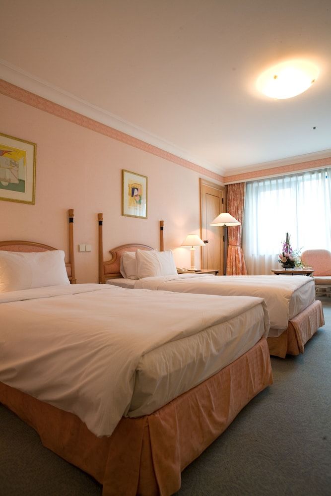 undefined Hanoi Daewoo Hotel 10