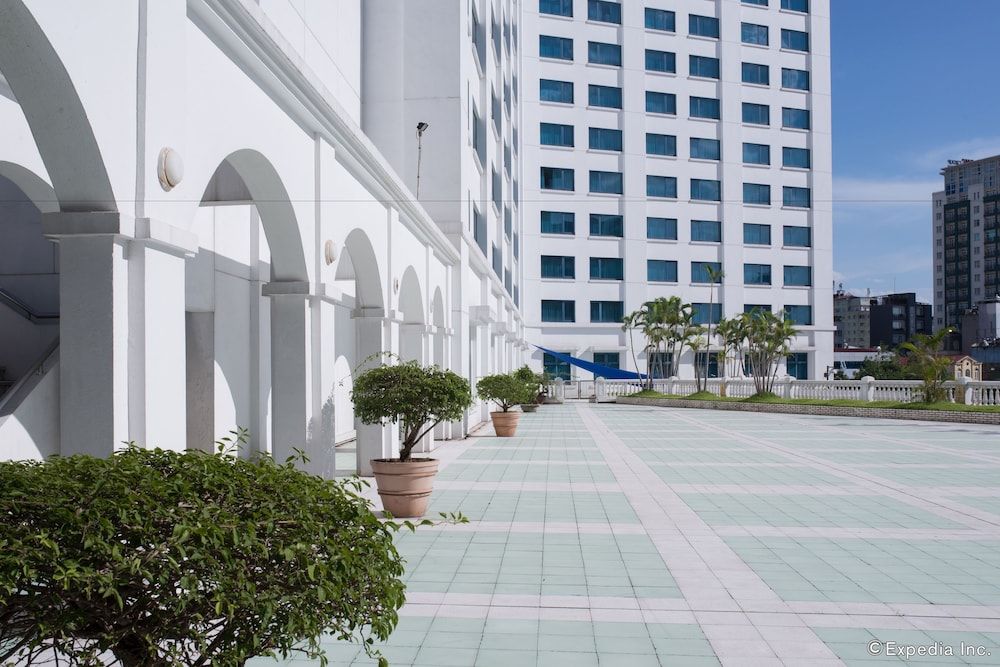 undefined Hanoi Daewoo Hotel 4