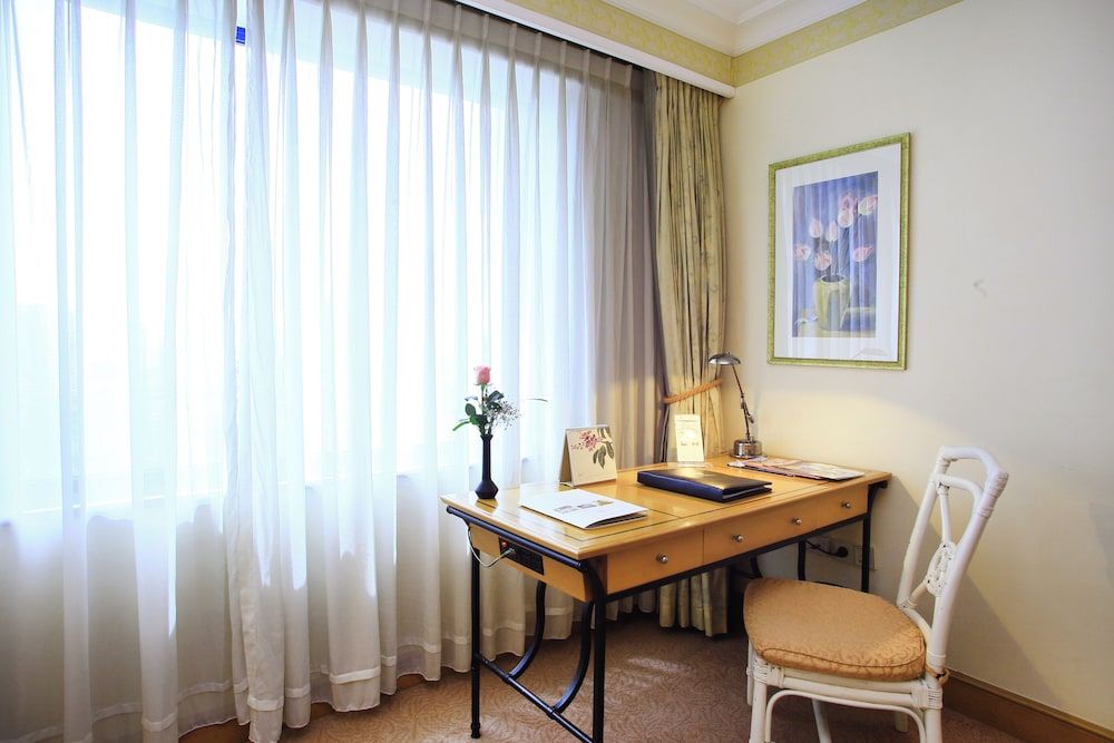 Hanoi Daewoo Hotel Deluxe Twin Room, City View 7