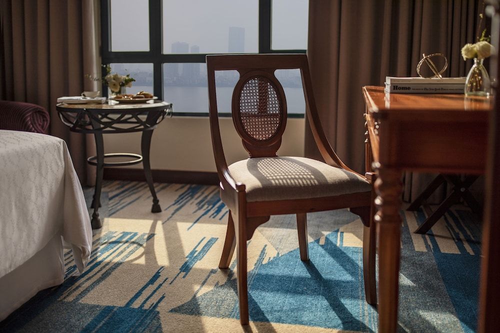 Sheraton Hanoi Hotel Room, 2 Twin Beds, Non Smoking 5