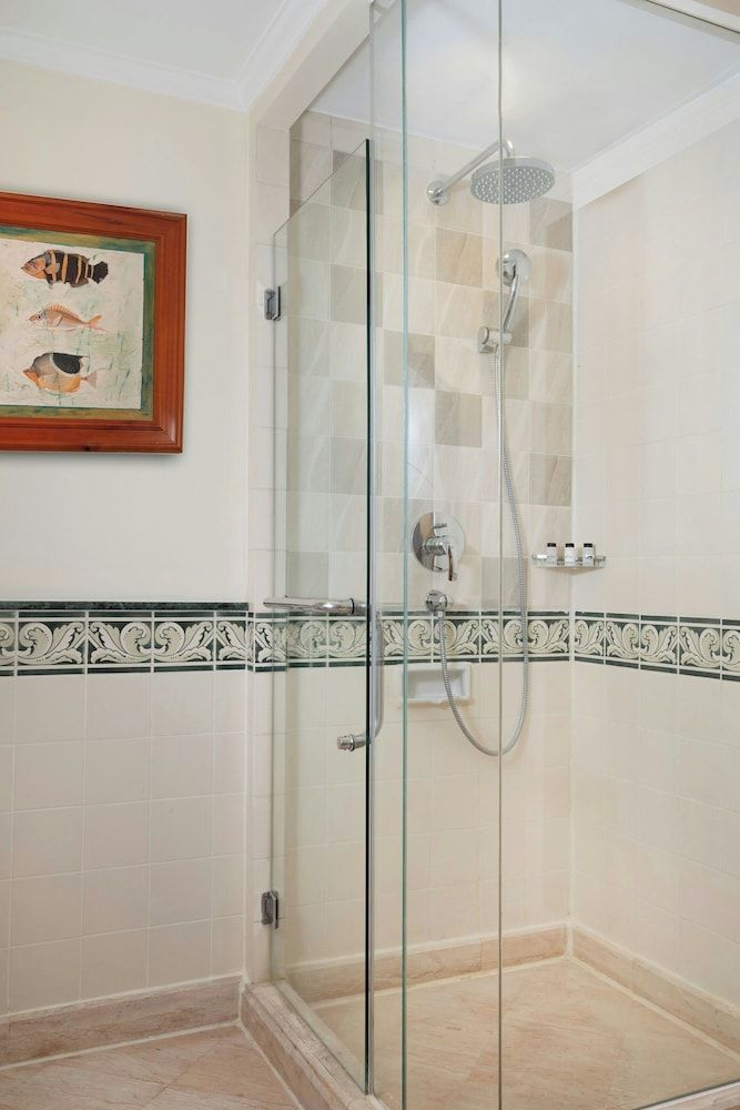 Sheraton Hanoi Hotel Room, 2 Twin Beds, Non Smoking 3