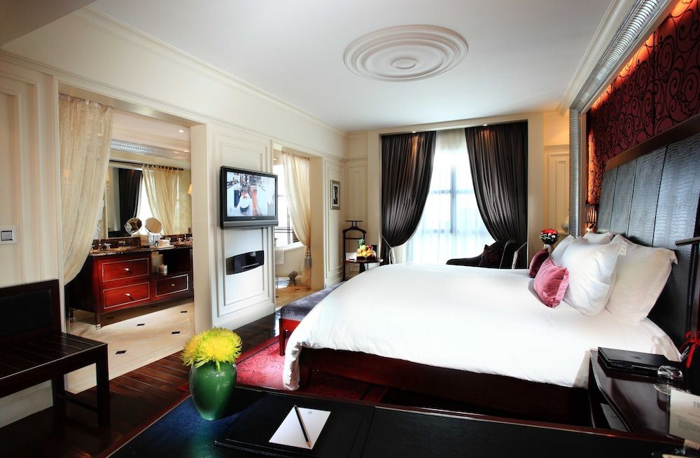 Opera wing, Grand Premium room with Club privileges and benefits, King bed
