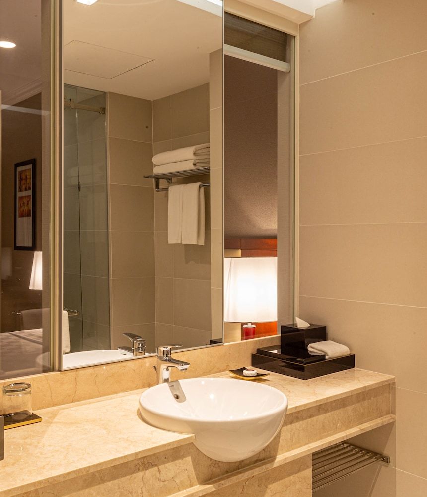 Equatorial Ho Chi Minh City Deluxe Twin Room 3