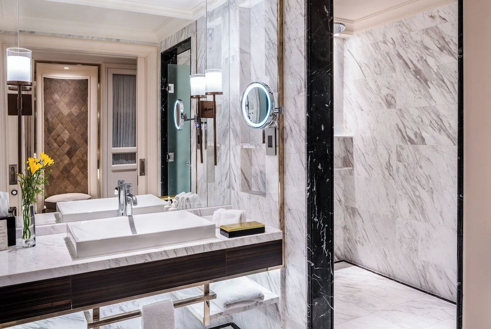 Caravelle Saigon Deluxe King 3