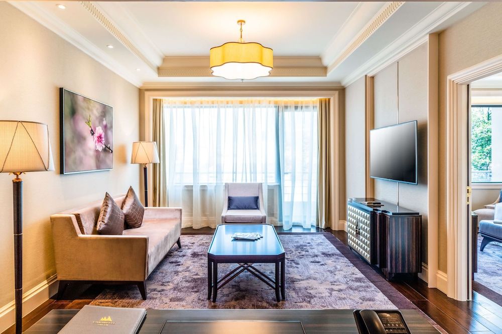 undefined Caravelle Saigon 5