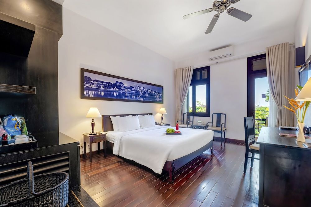 Hoi An Historic Hotel Superior Room 2