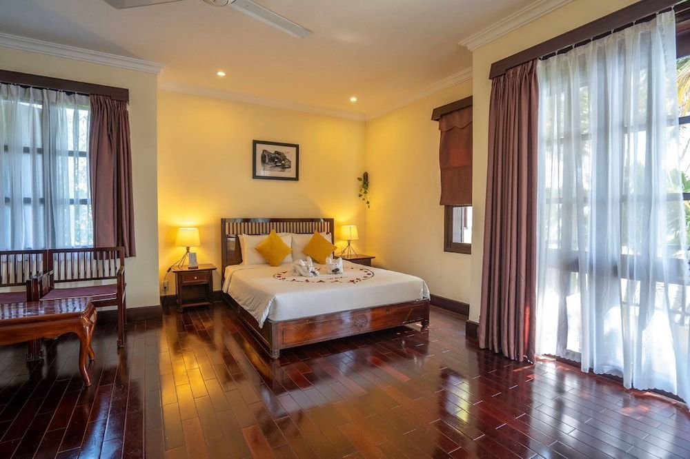 Hoi An Riverside Resort & Spa Suite, River View