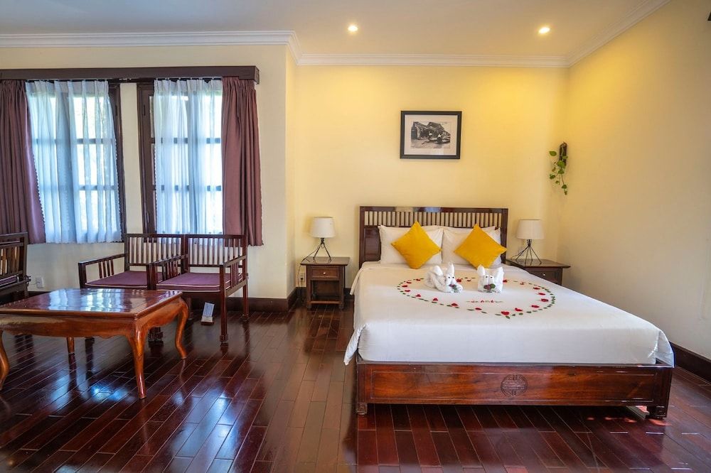 Hoi An Riverside Resort & Spa Suite, River View 4