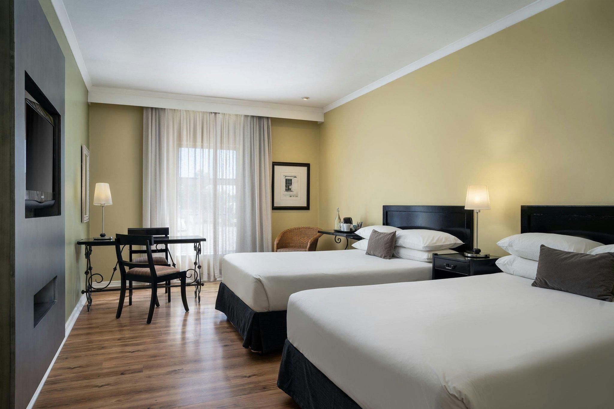 Larger Guest room, 2 Double
