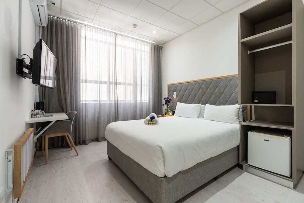 Cape Diamond Boutique Hotel Basic Double Room 3