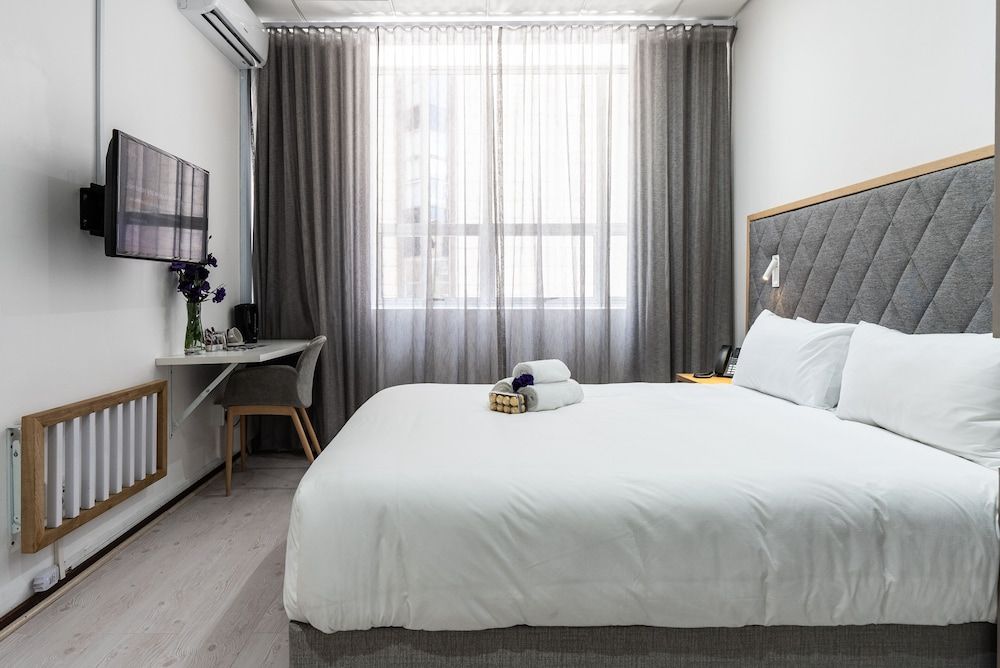 Cape Diamond Boutique Hotel Basic Double Room 2