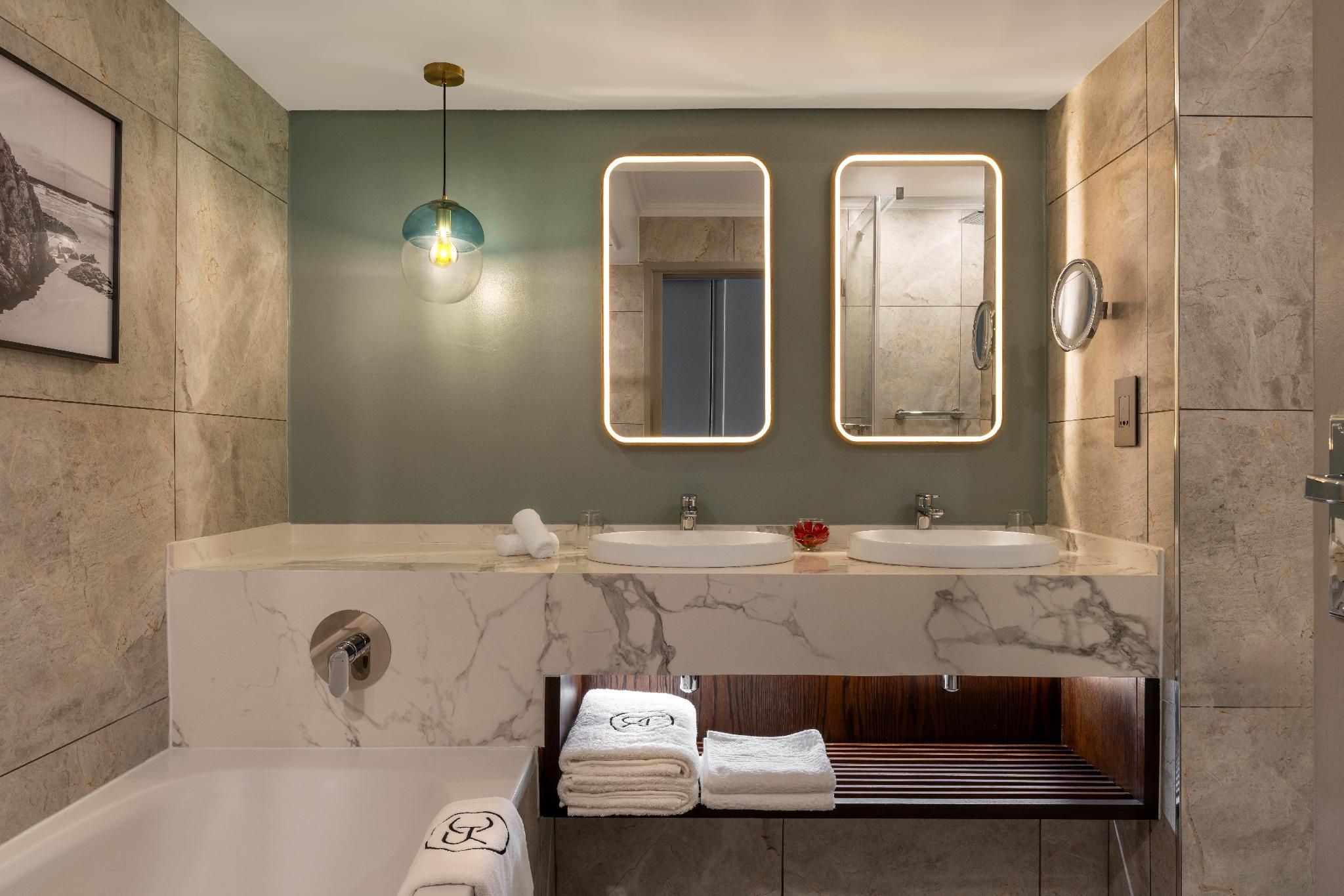 undefined Radisson Collection Hotel, Waterfront Cape Town 10