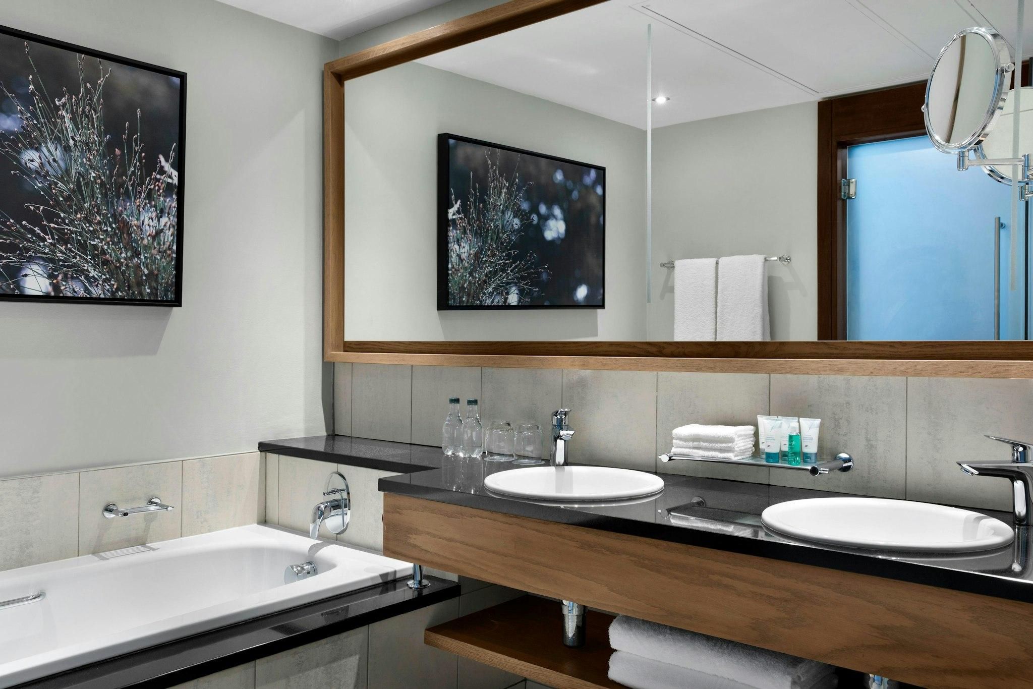 Westin Executive, Guest room, 2 Twin, Waterfront view, Waterfront, High floor